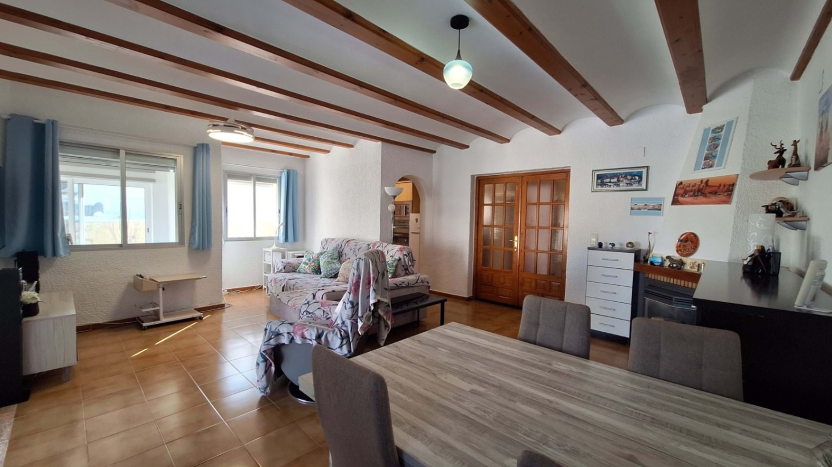 Villa mediterránea con piscina y jardín en Els Poblets