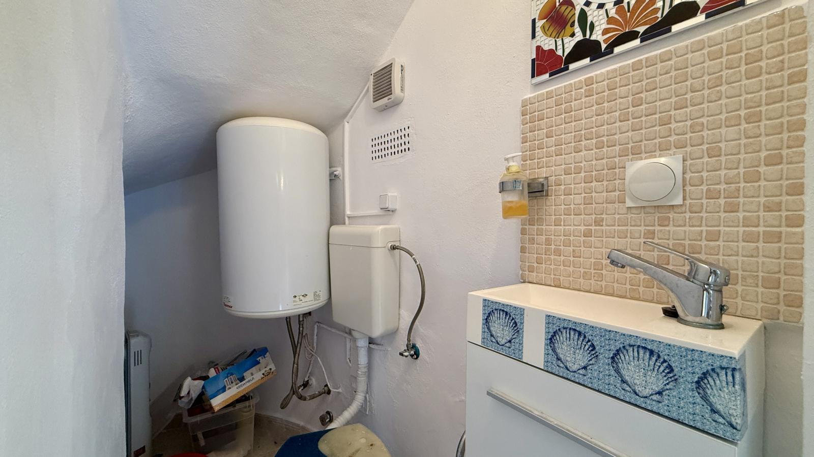 Acogedor bungalow con piscina comunitaria a solo 1 km de la playa