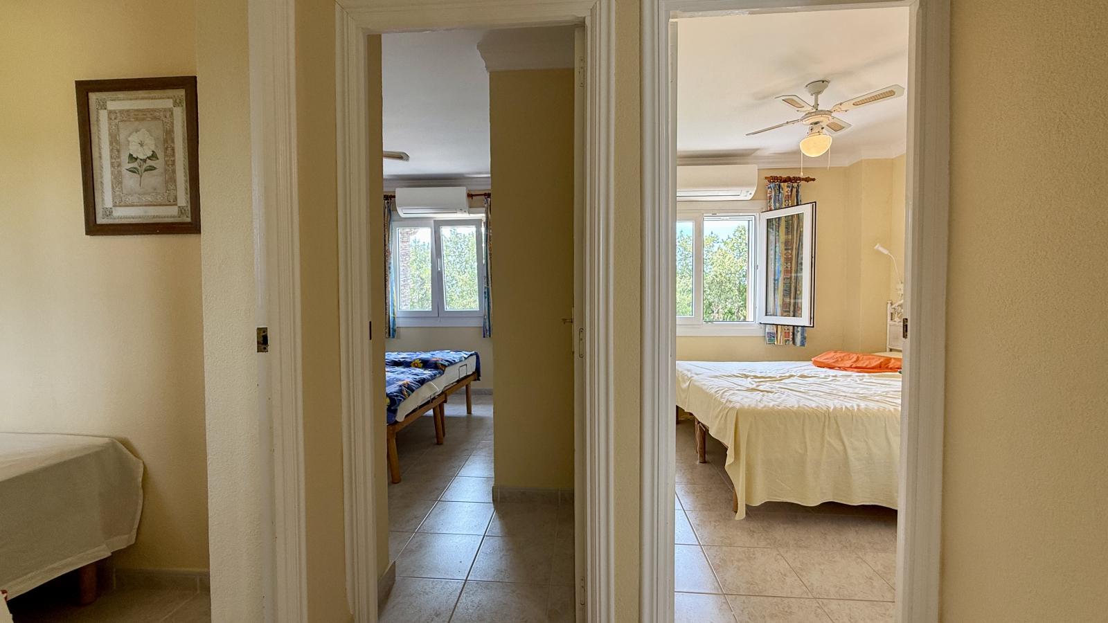 Acogedor bungalow con piscina comunitaria a solo 1 km de la playa
