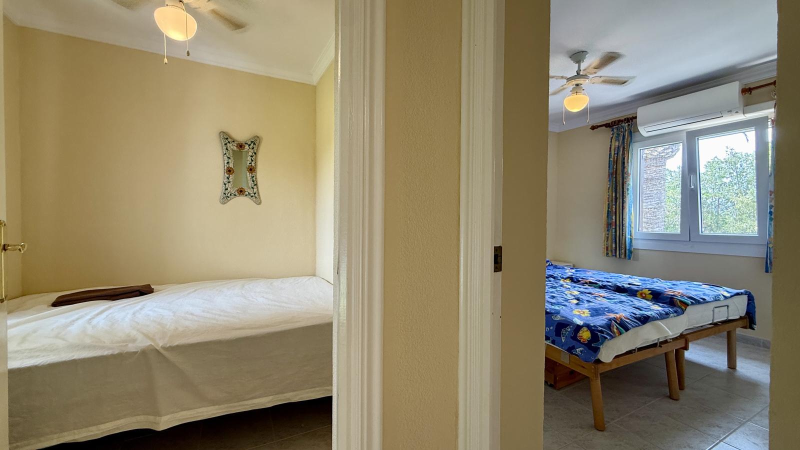 Acogedor bungalow con piscina comunitaria a solo 1 km de la playa