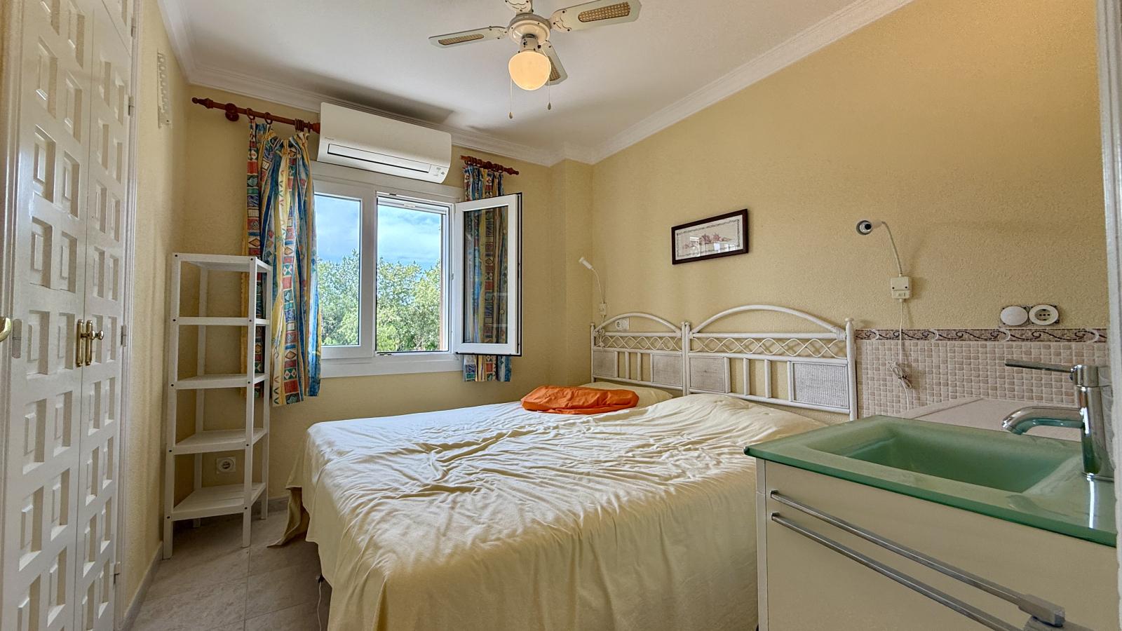Acogedor bungalow con piscina comunitaria a solo 1 km de la playa