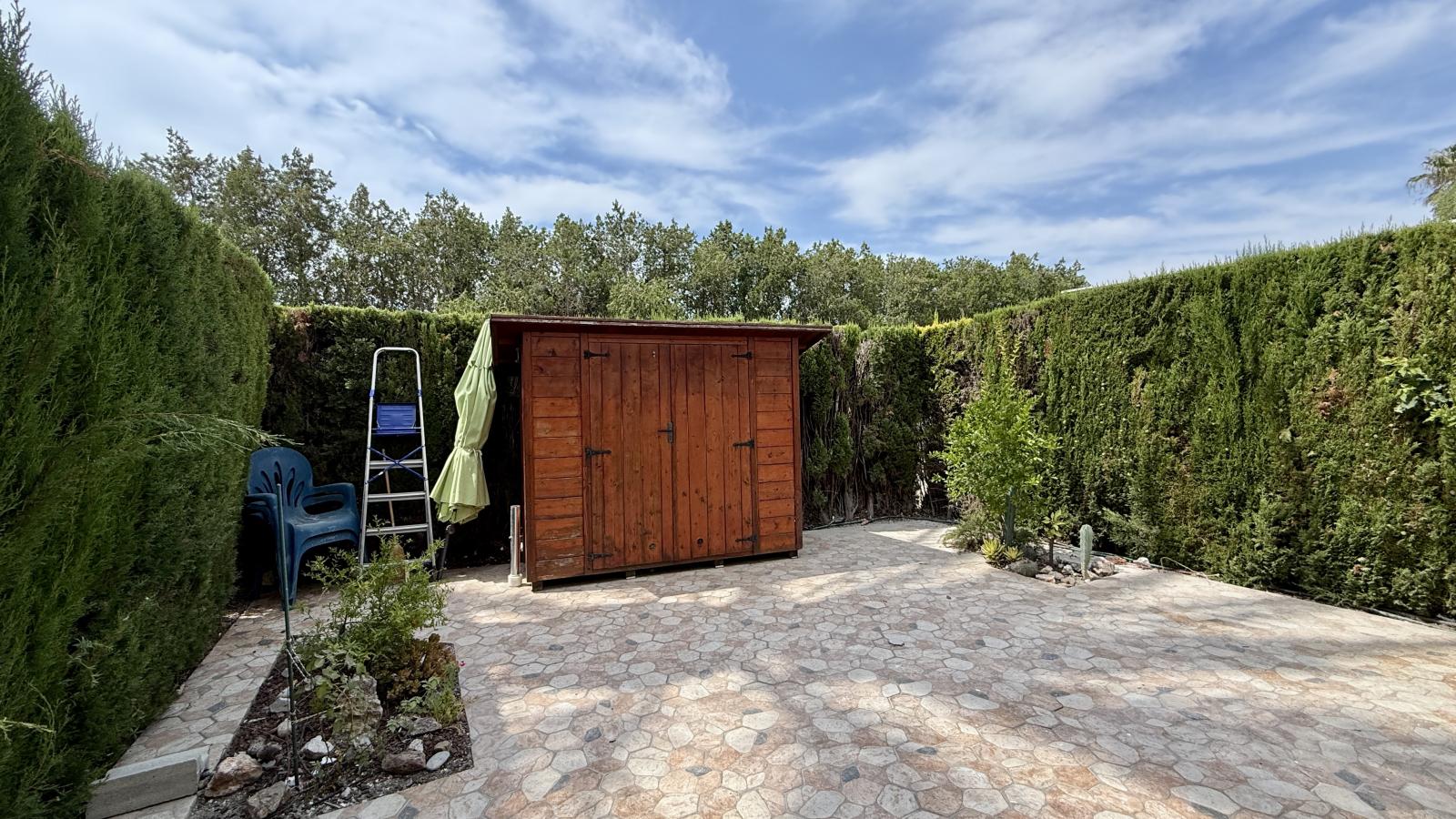 Acogedor bungalow con piscina comunitaria a solo 1 km de la playa