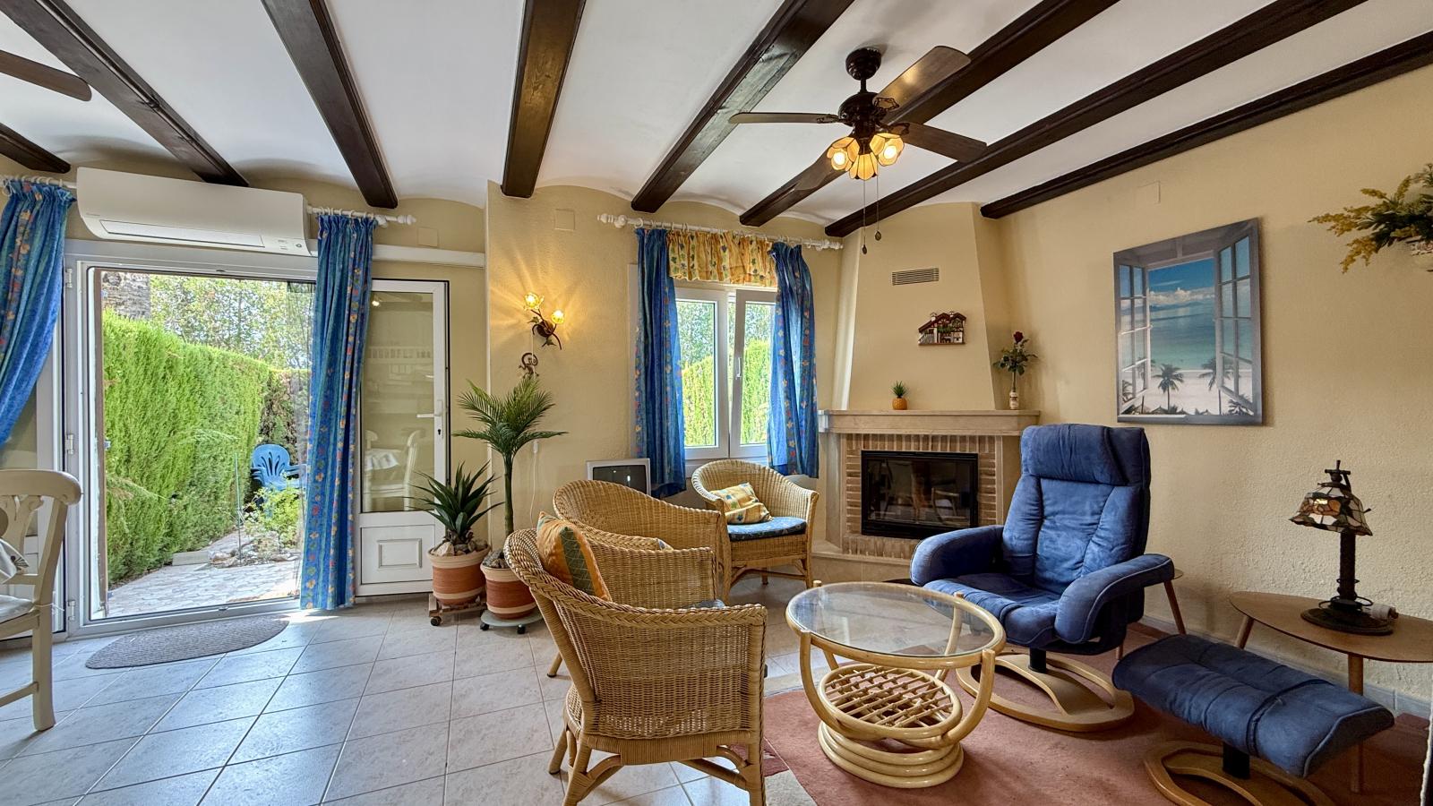 Acogedor bungalow con piscina comunitaria a solo 1 km de la playa