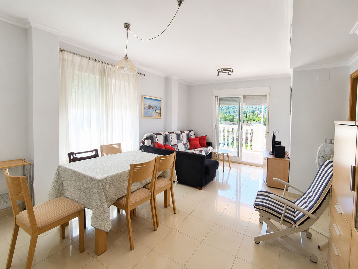 Penthouse with a large terrace, views of Montgó, and excellent location in Dénia.