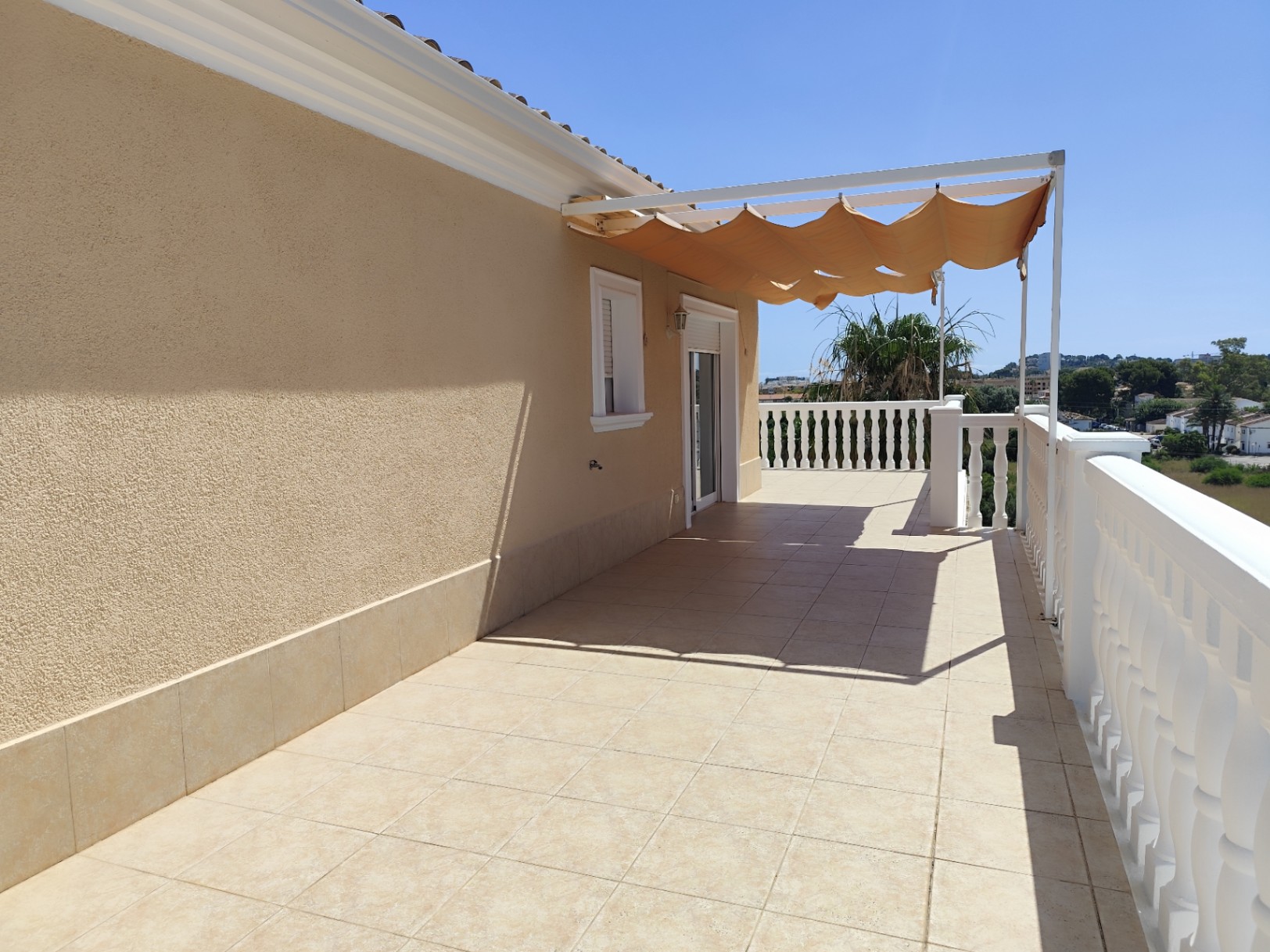 Penthouse mit großer Terrasse, Blick auf den Montgó und ausgezeichneter Lage in Dénia.