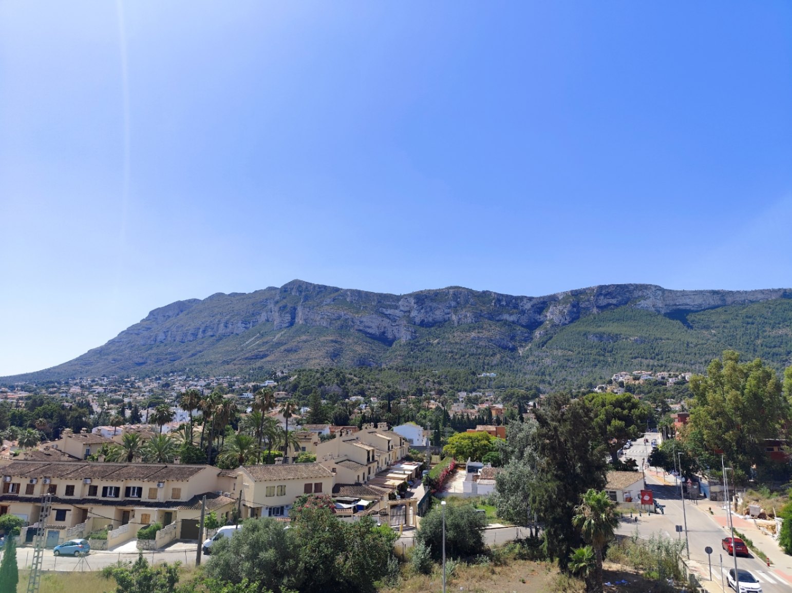 Penthouse avec grande terrasse, vue sur le Montgó et excellent emplacement à Dénia.