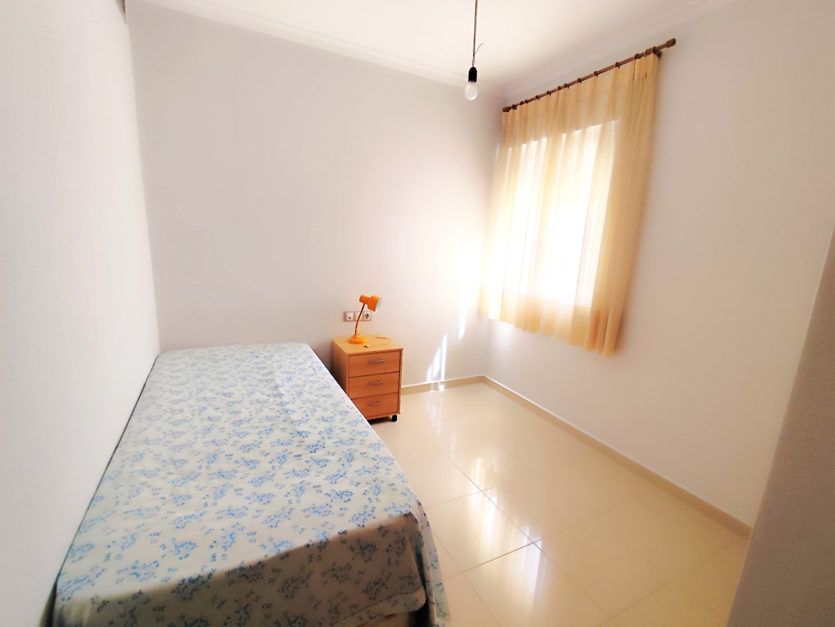 Penthouse with a large terrace, views of Montgó, and excellent location in Dénia.