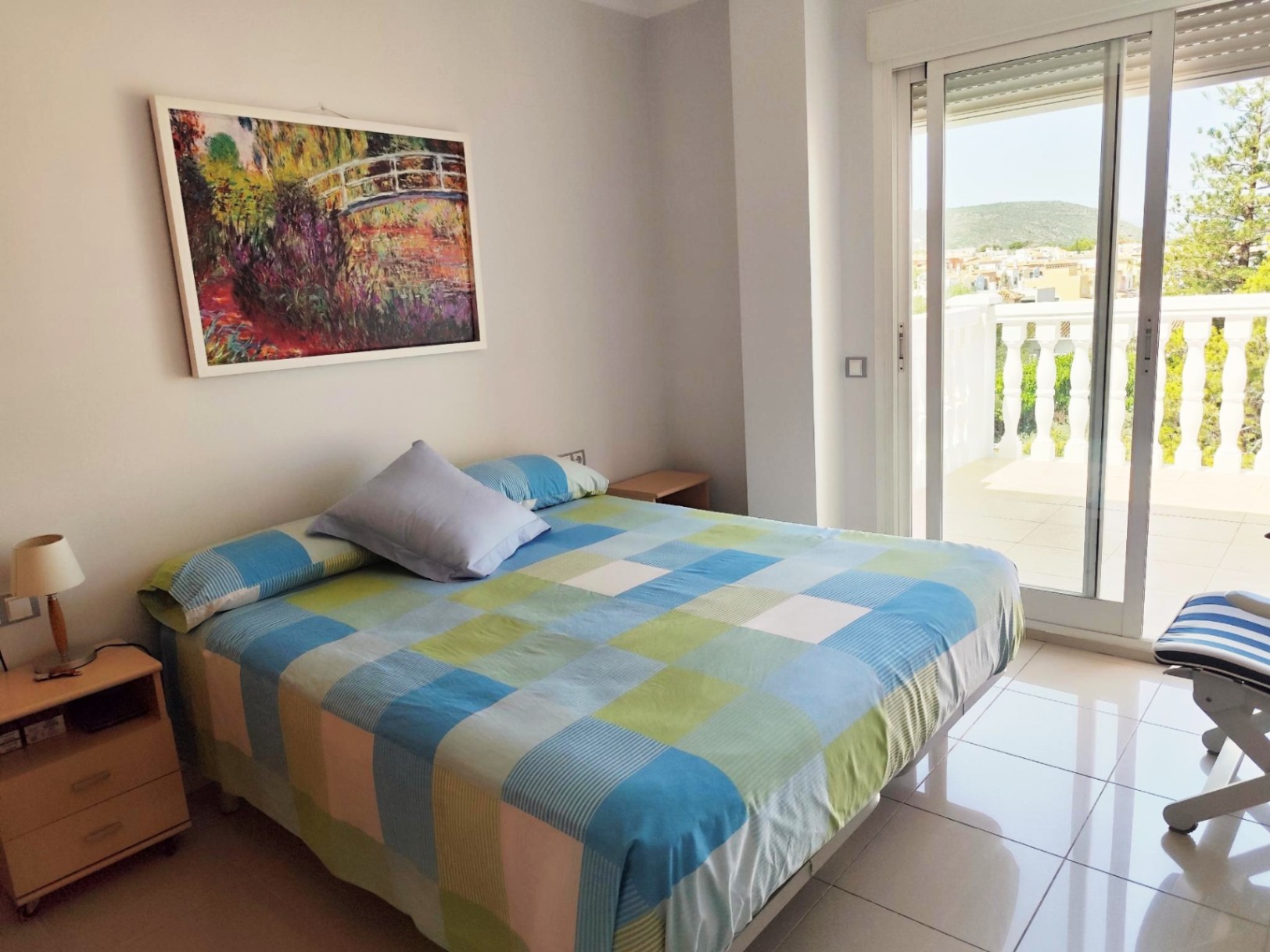 Penthouse with a large terrace, views of Montgó, and excellent location in Dénia.
