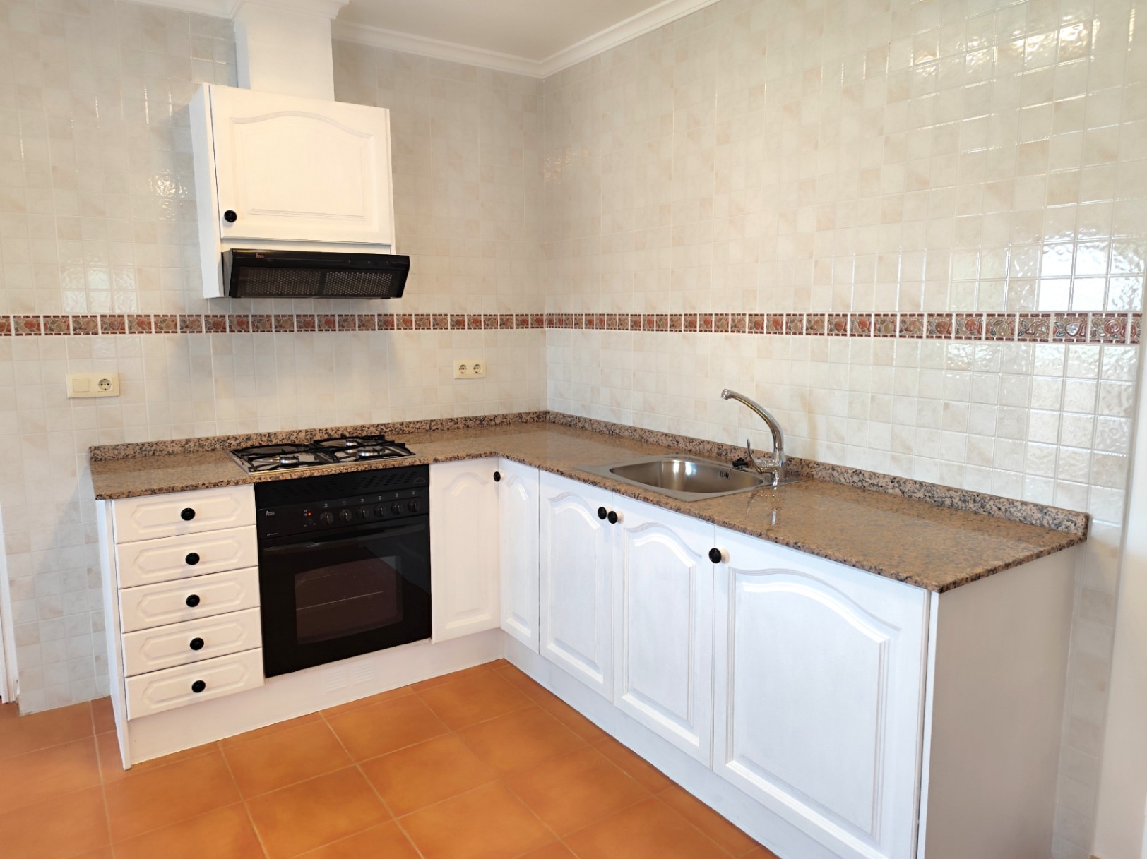 Independent chalet with panoramic views of the sea and mountains in Orba.