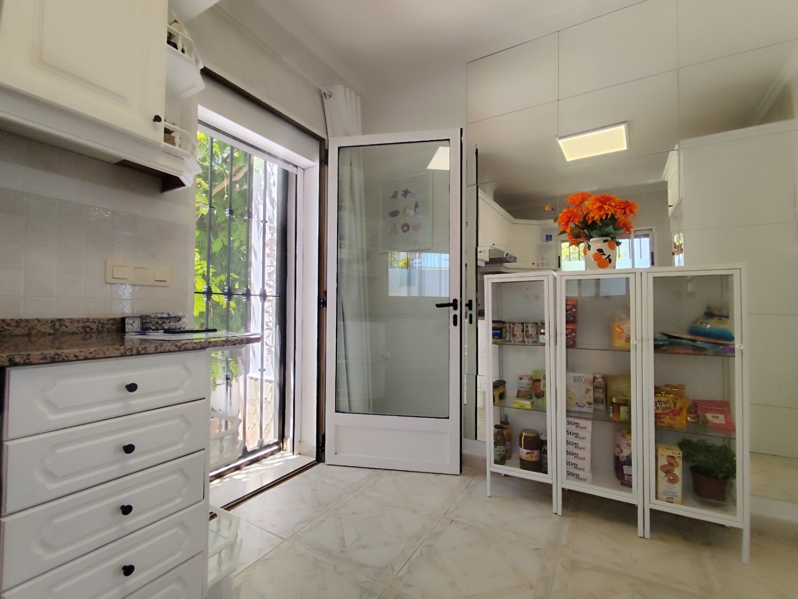 Independent chalet with panoramic views of the sea and mountains in Orba.