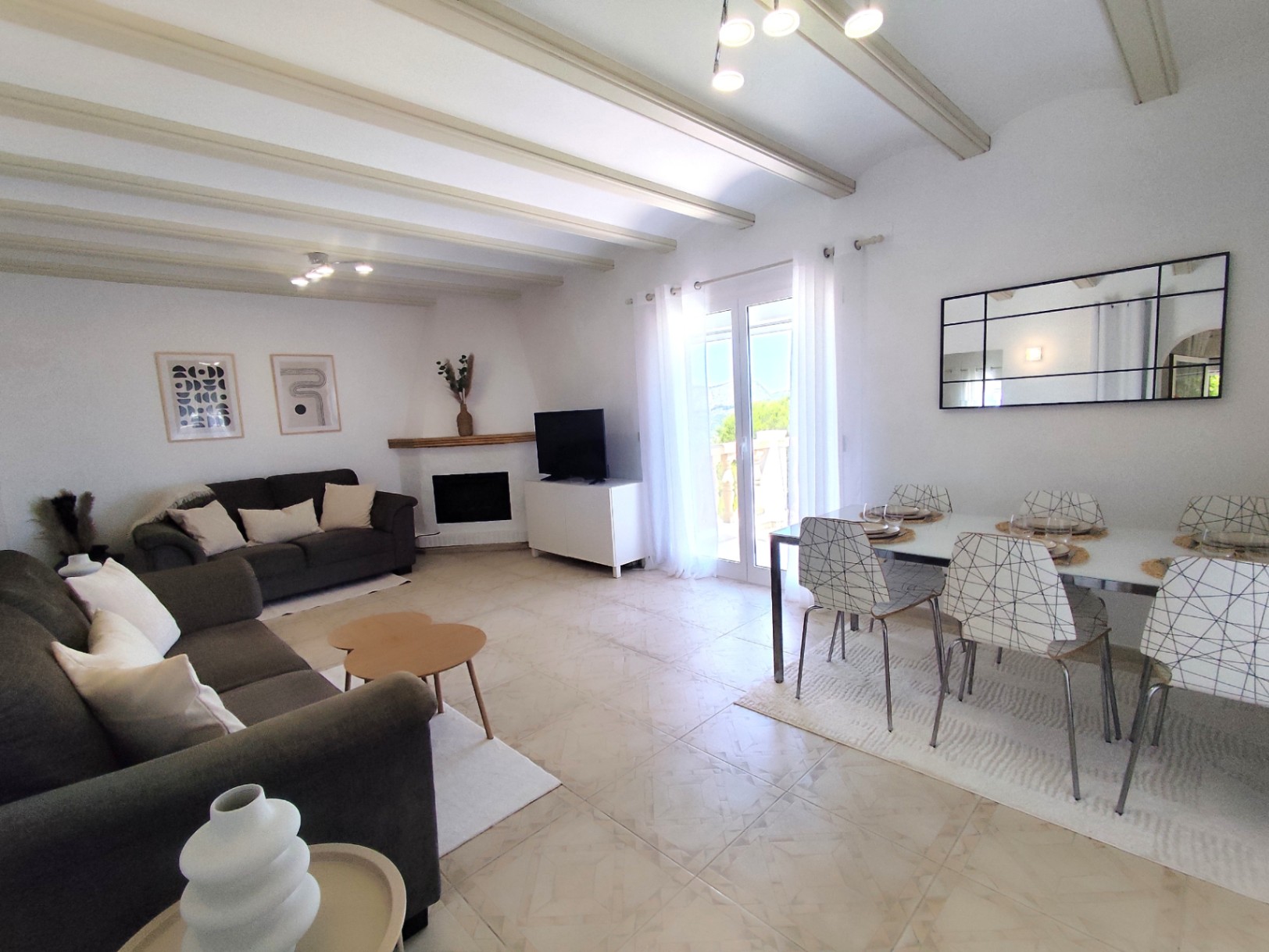 Independent chalet with panoramic views of the sea and mountains in Orba.