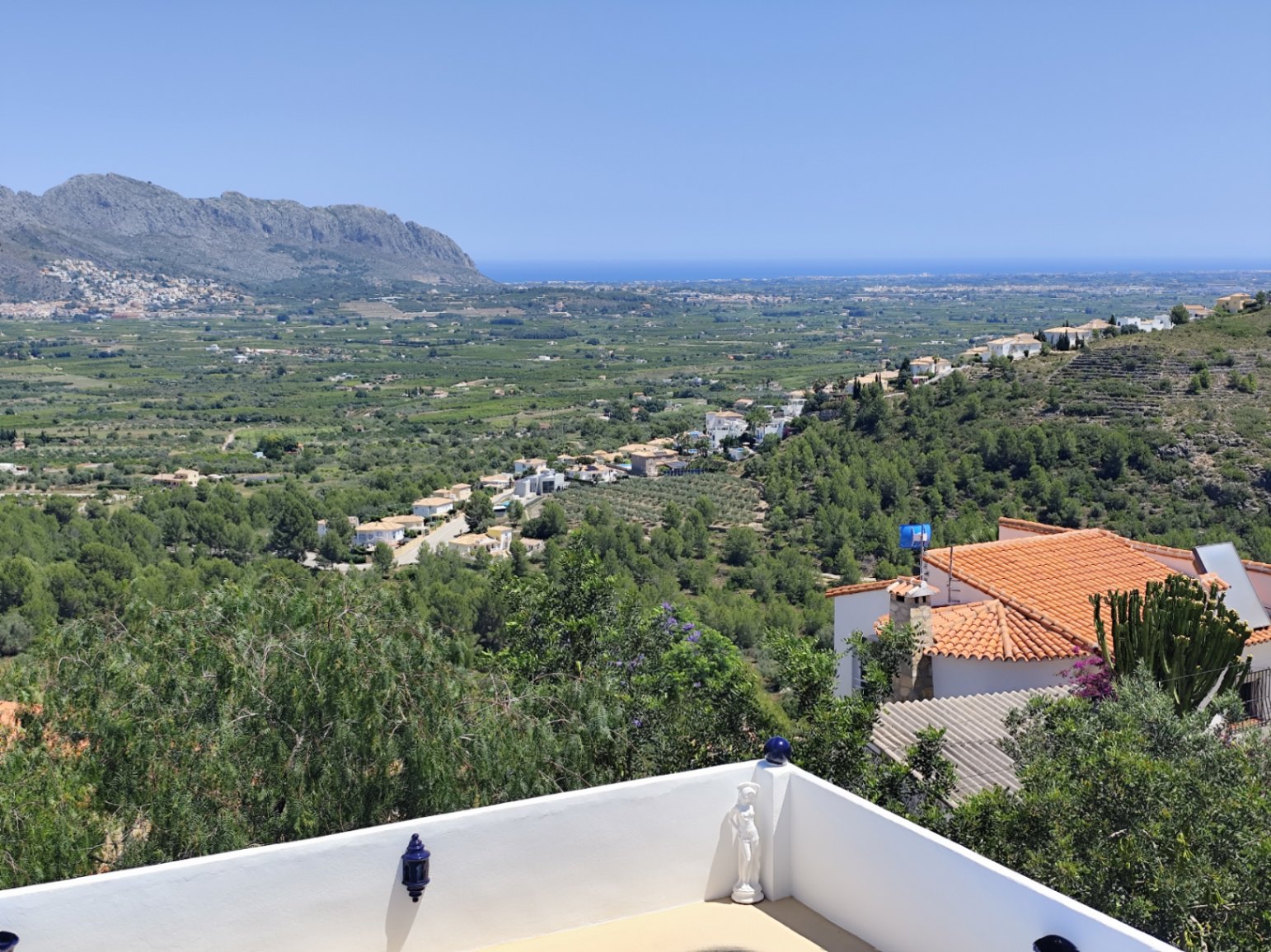 Finca independiente con vistas panorámicas al mar y a las montañas en Orba.