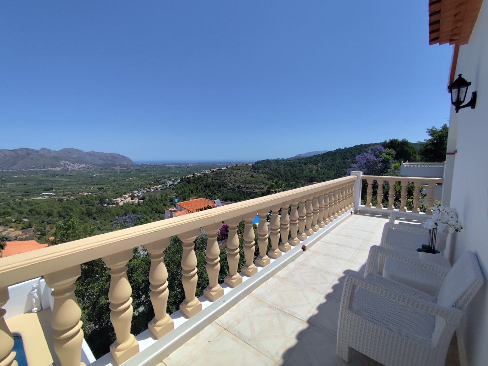Chalet indépendant avec vue panoramique sur la mer et les montagnes à Orba