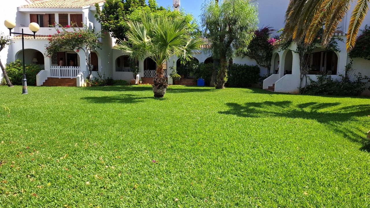 Maison mitoyenne près de la plage à Dénia avec grande terrasse privée