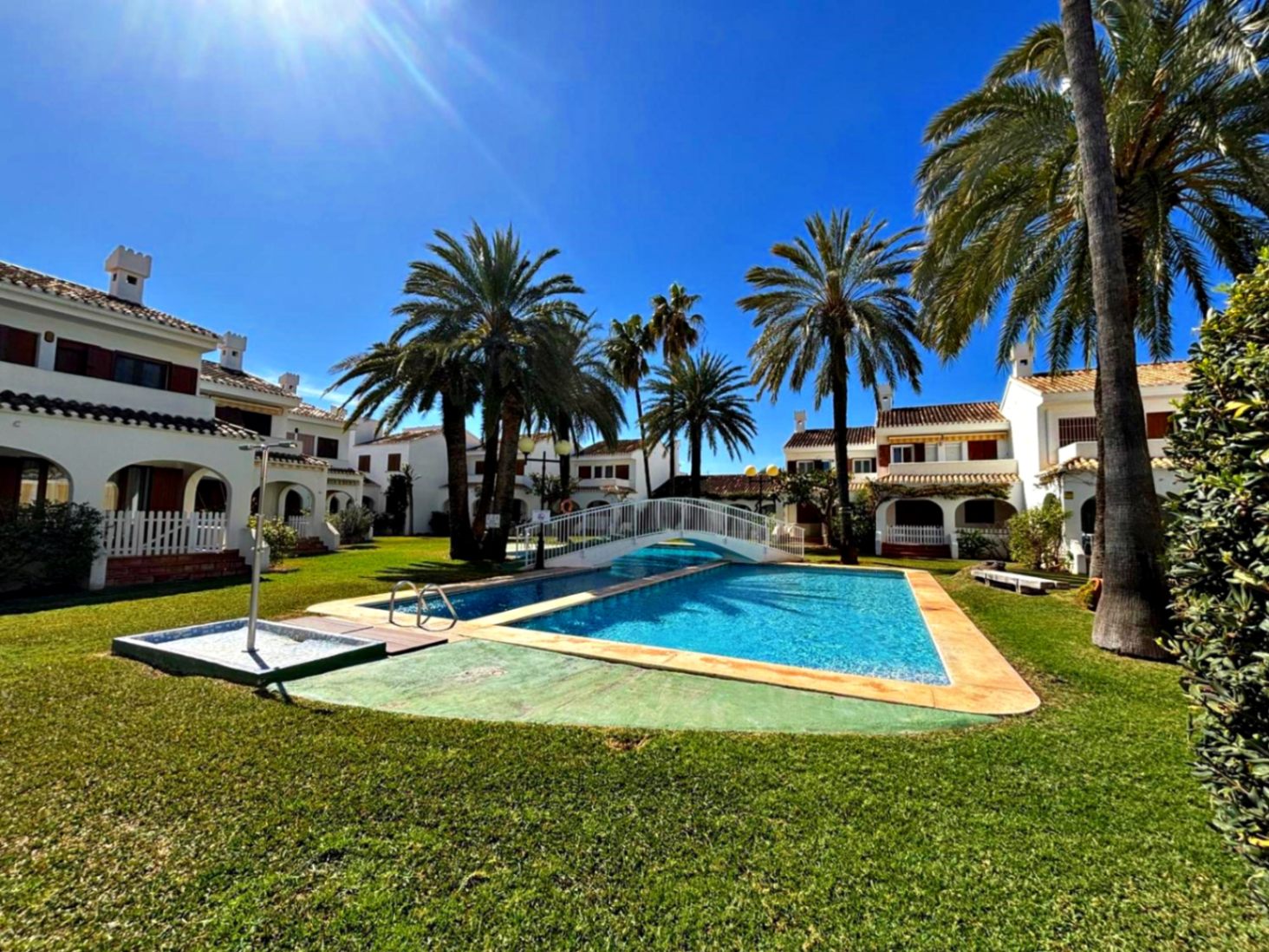 Townhouse near the beach in Dénia with a large private terrace.