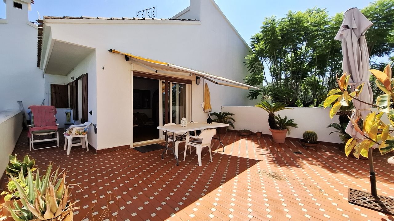 Townhouse near the beach in Dénia with a large private terrace.