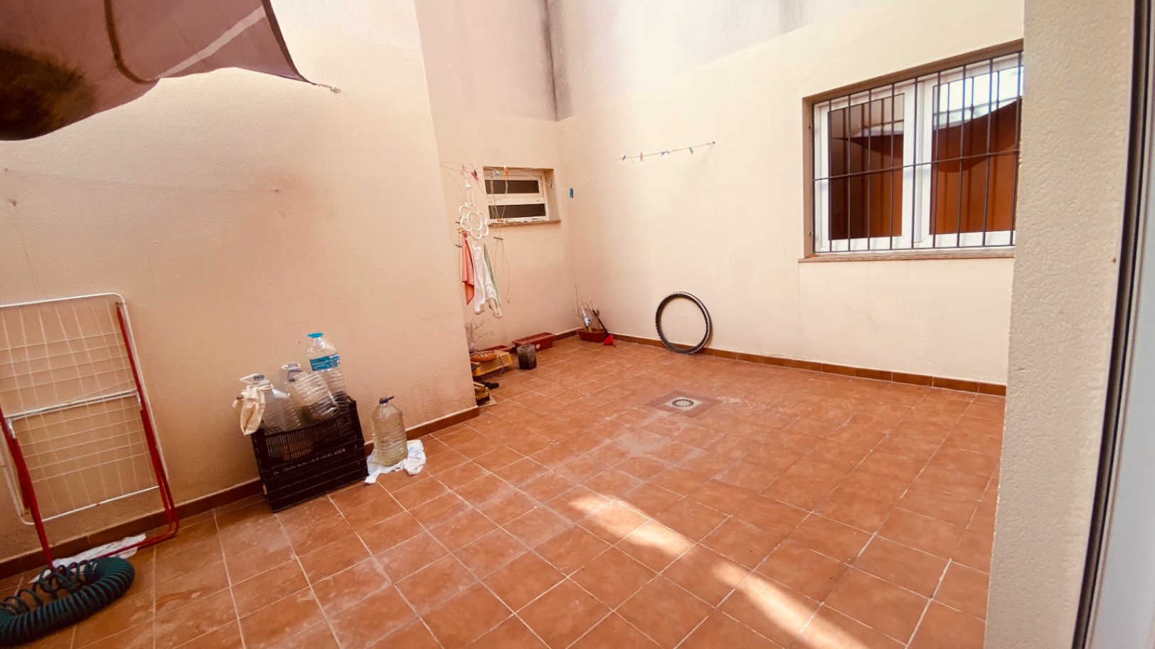 Appartement à louer à l'année à El Vergel avec garage et cave.