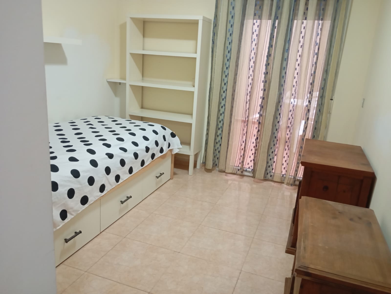 Appartement à louer à l'année à El Vergel avec garage et cave.