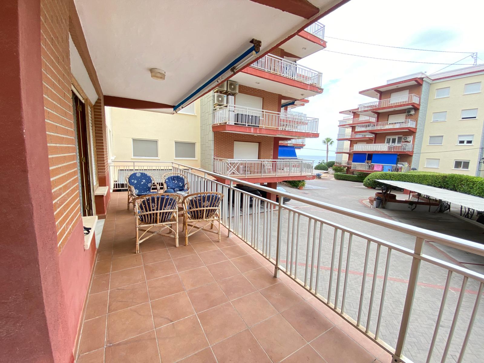 Prachtige woning te koop in Las Rotas, Dénia, met uitzicht op zee en parkeerplaats.