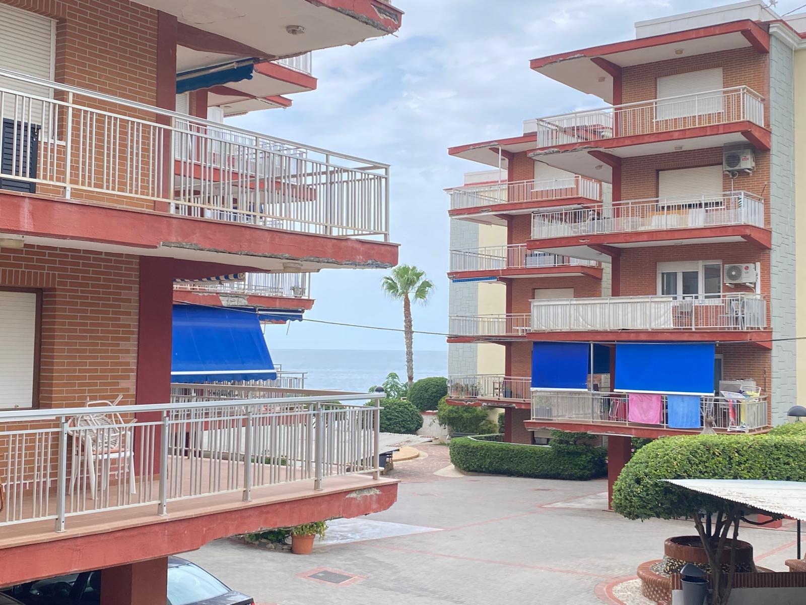 Magnifique logement à vendre à Las Rotas, Dénia, avec vue sur la mer et place de parking.