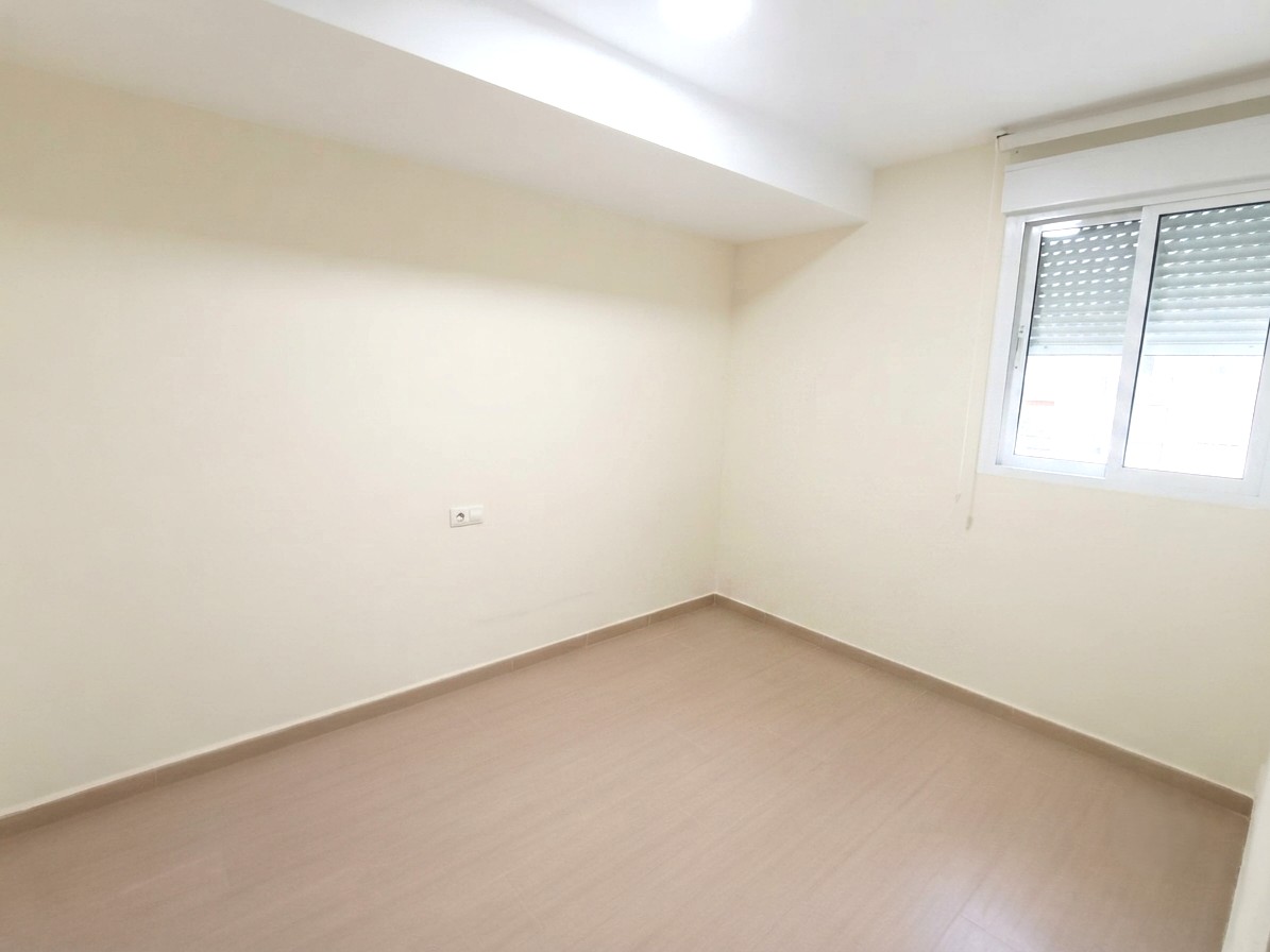 Dachgeschosswohnung mit Terrasse, Parkplatz und Blick auf die Burg in Dénia