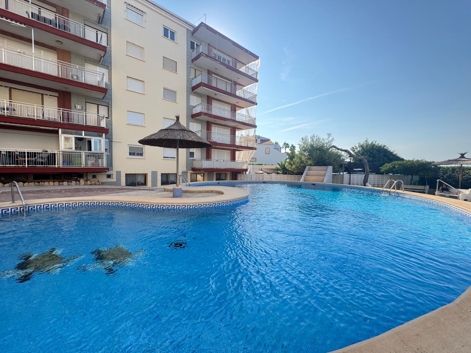 Magnifique logement à vendre à Las Rotas, Dénia, avec vue sur la mer et place de parking.