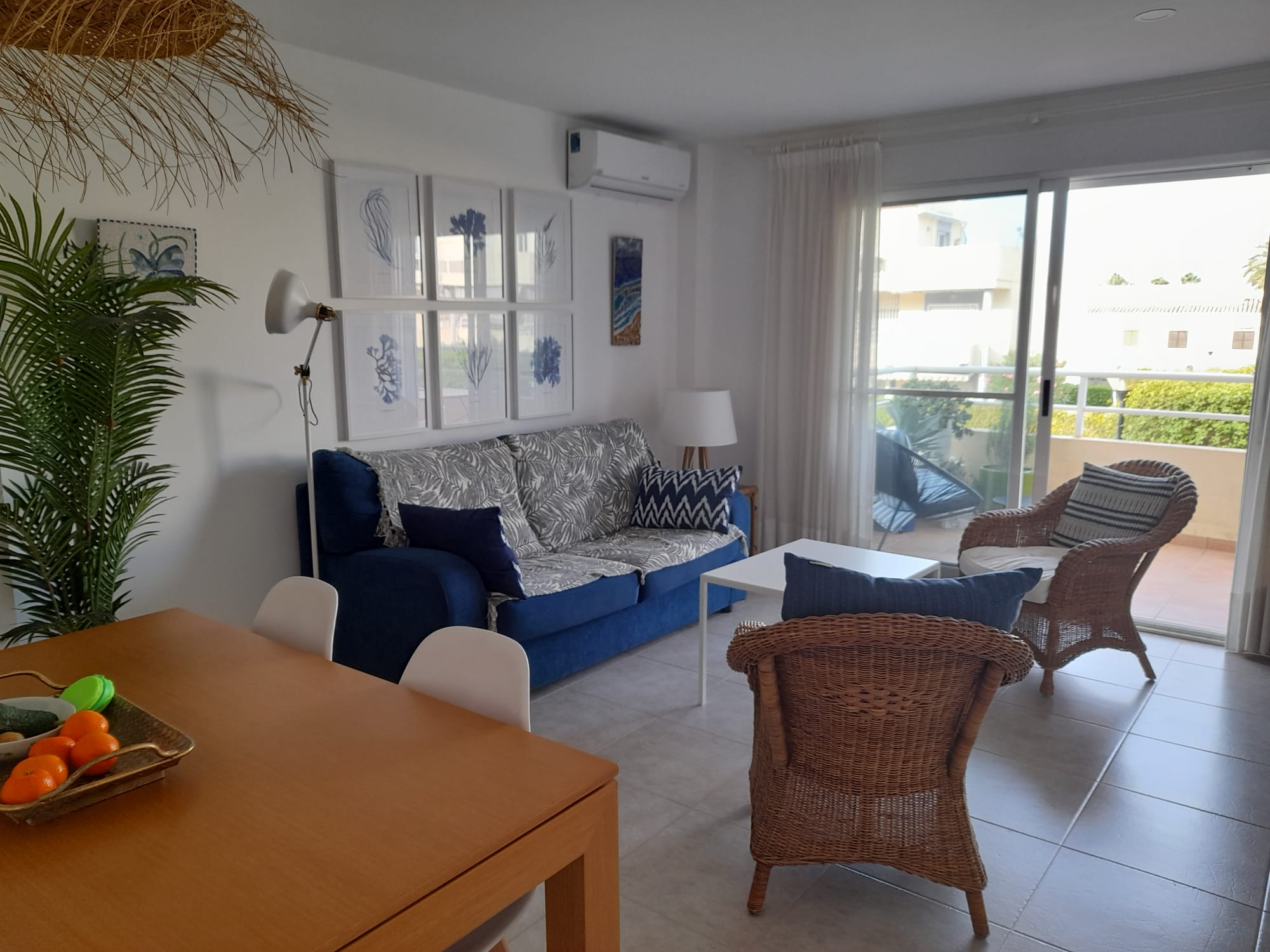Magnifique appartement de 2 chambres avec terrasse et parking à 150 mètres de la plage à Dénia.