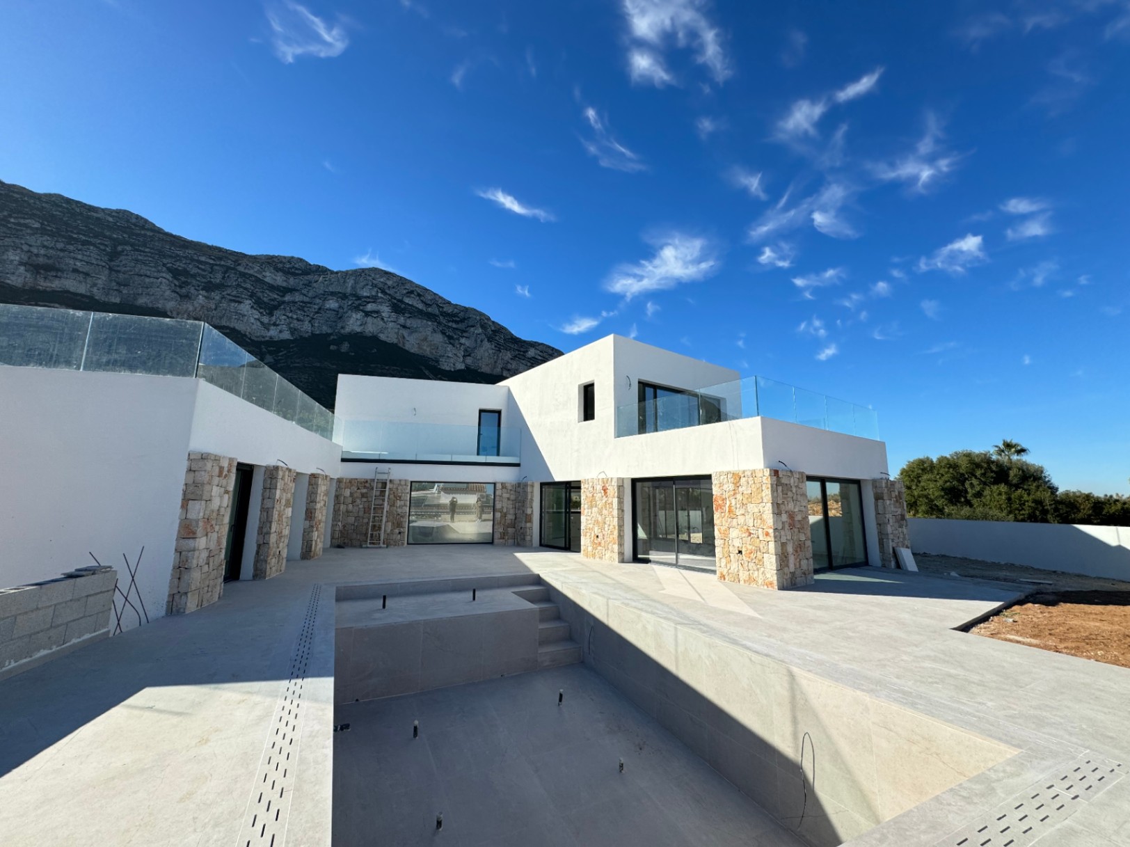 Villa nueva en el Montgó