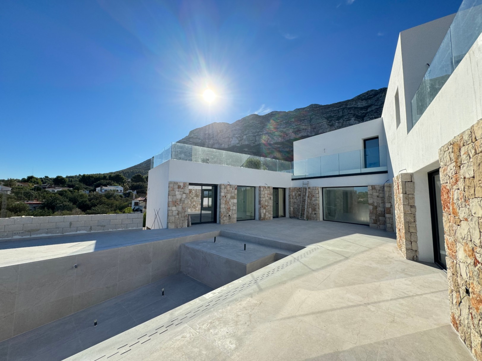 New villa in Montgó