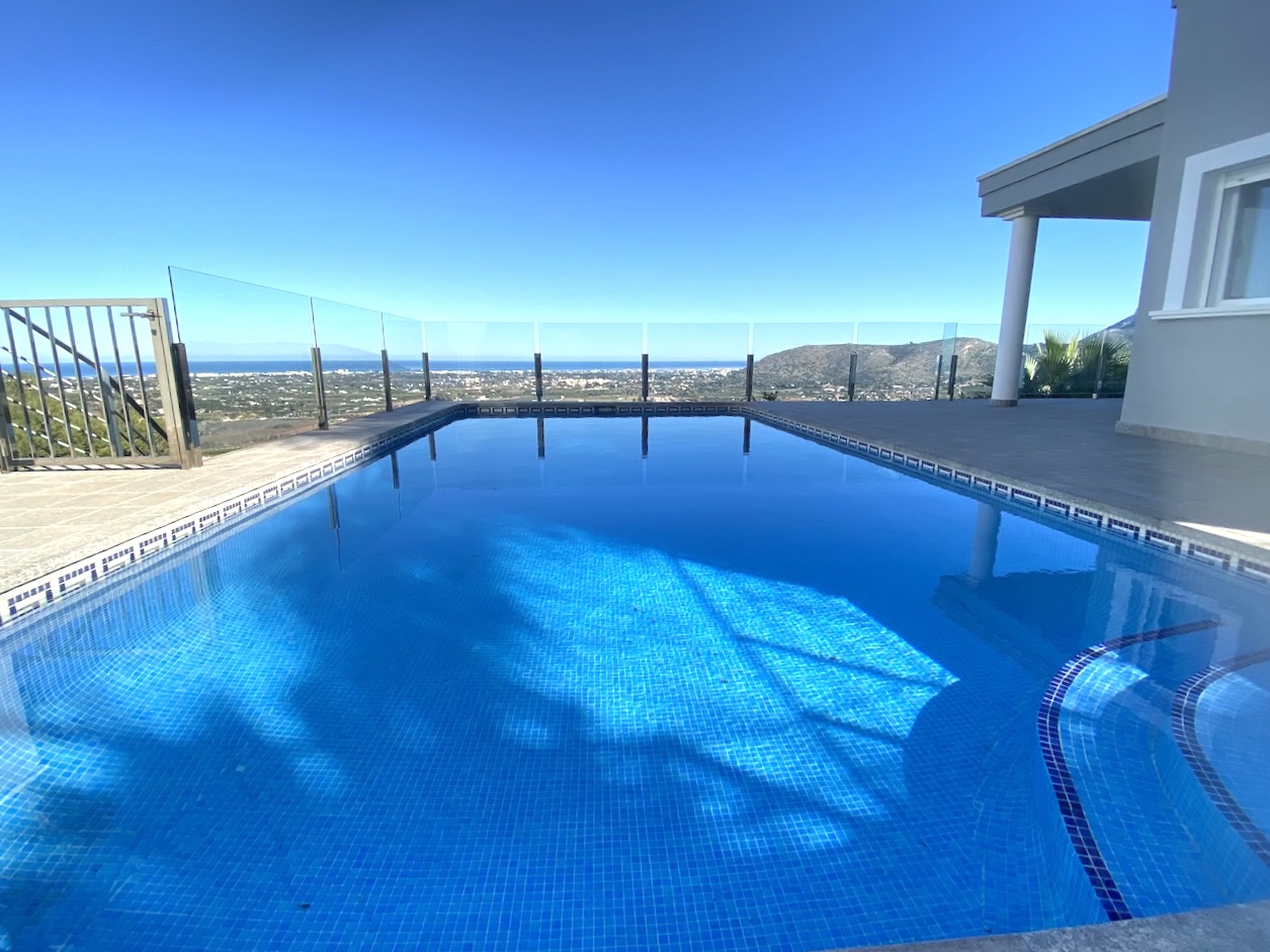 Villa with sea views in La Sella