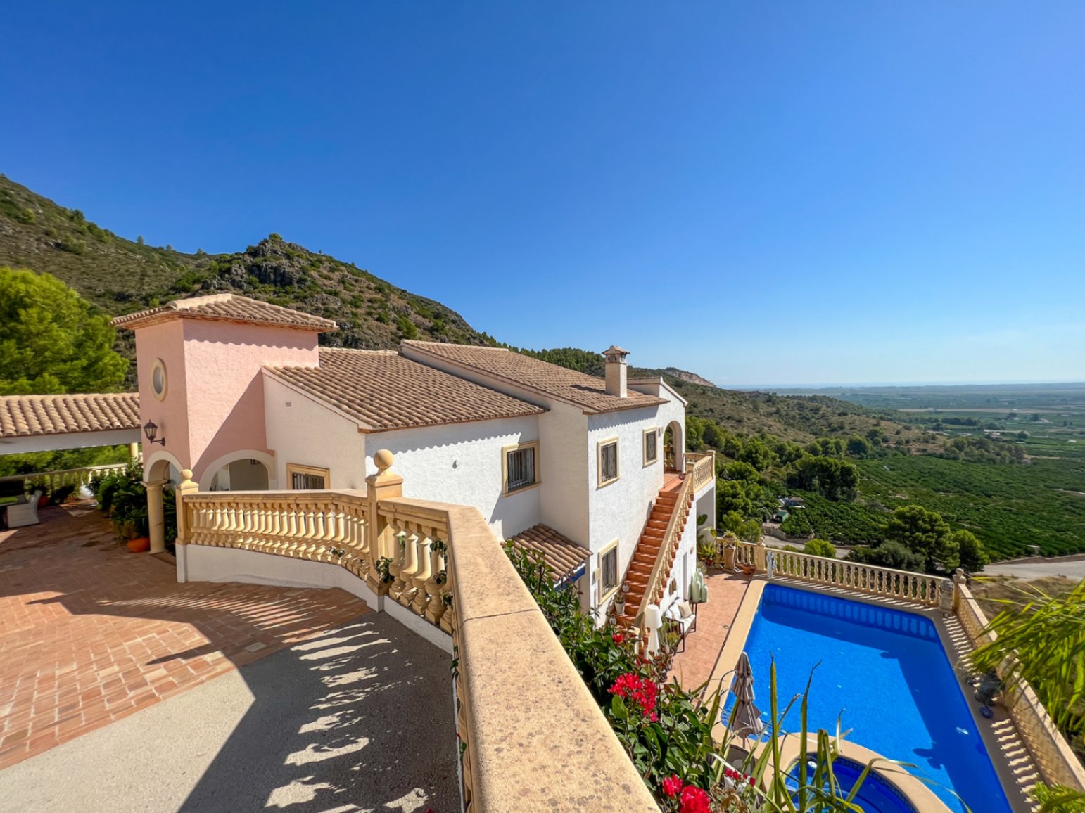 Impresionante chalet con vistas en Pego