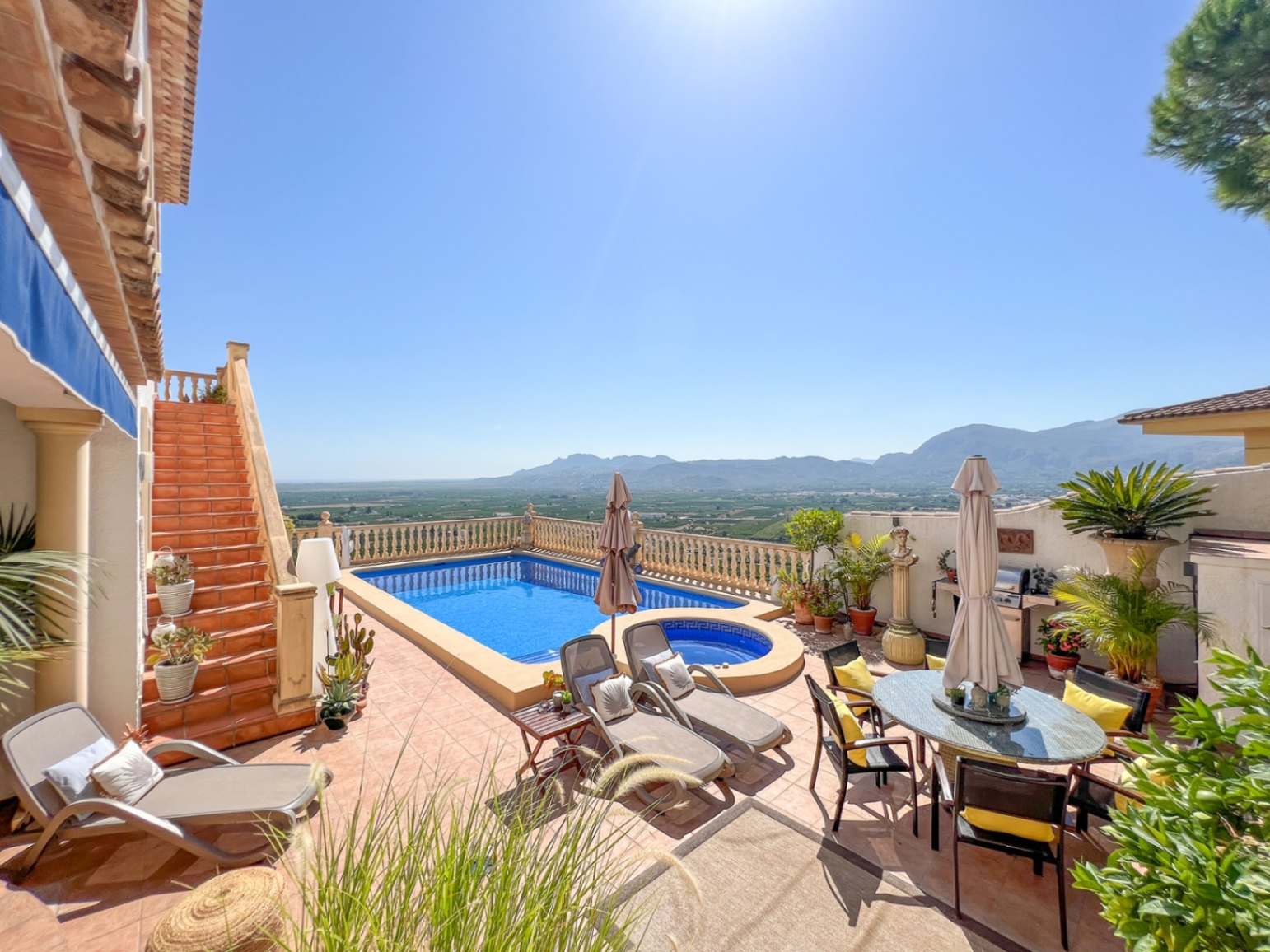 Impresionante chalet con vistas en Pego