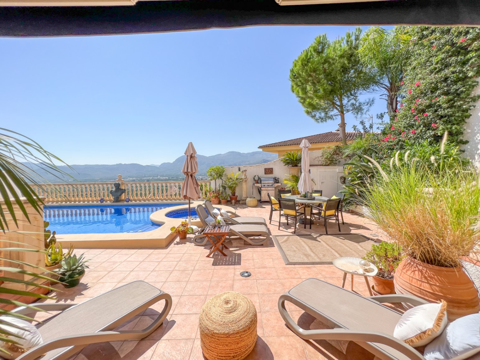Impresionante chalet con vistas en Pego