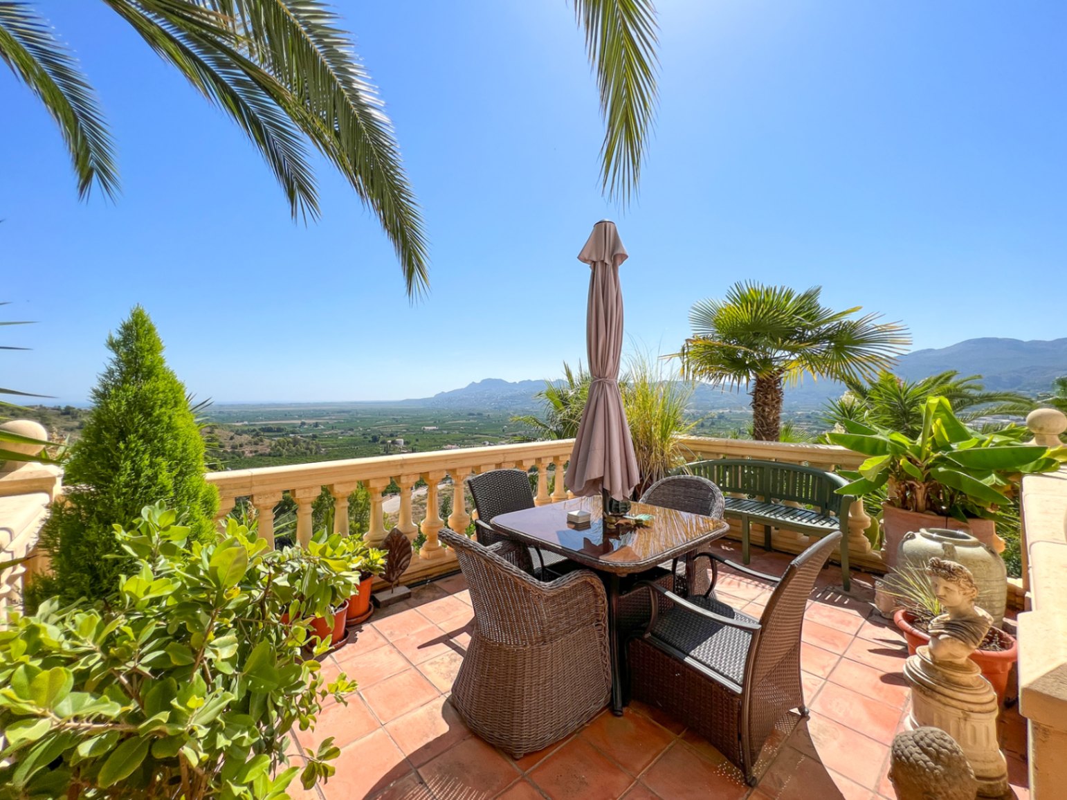 Impresionante chalet con vistas en Pego