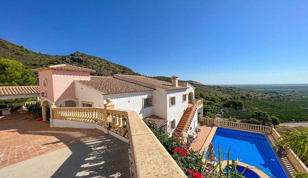 Impresionante chalet con vistas en Pego