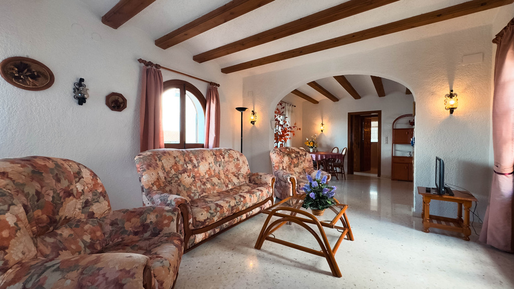 Vivir entre el mar y la montaña: chalet con encanto para reformar