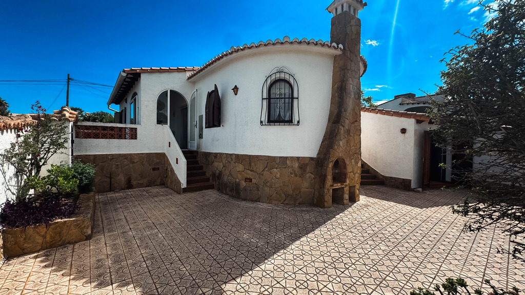 Vivir entre el mar y la montaña: chalet con encanto para reformar