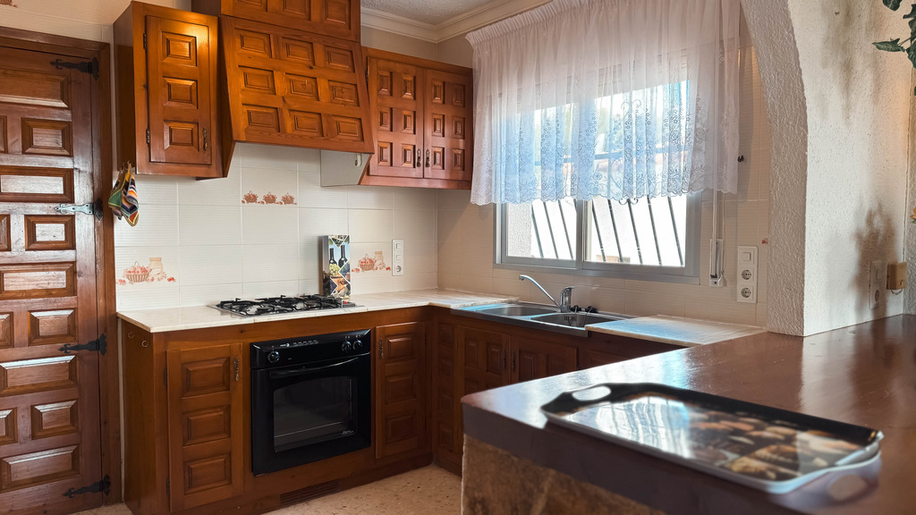Vivir entre el mar y la montaña: chalet con encanto para reformar