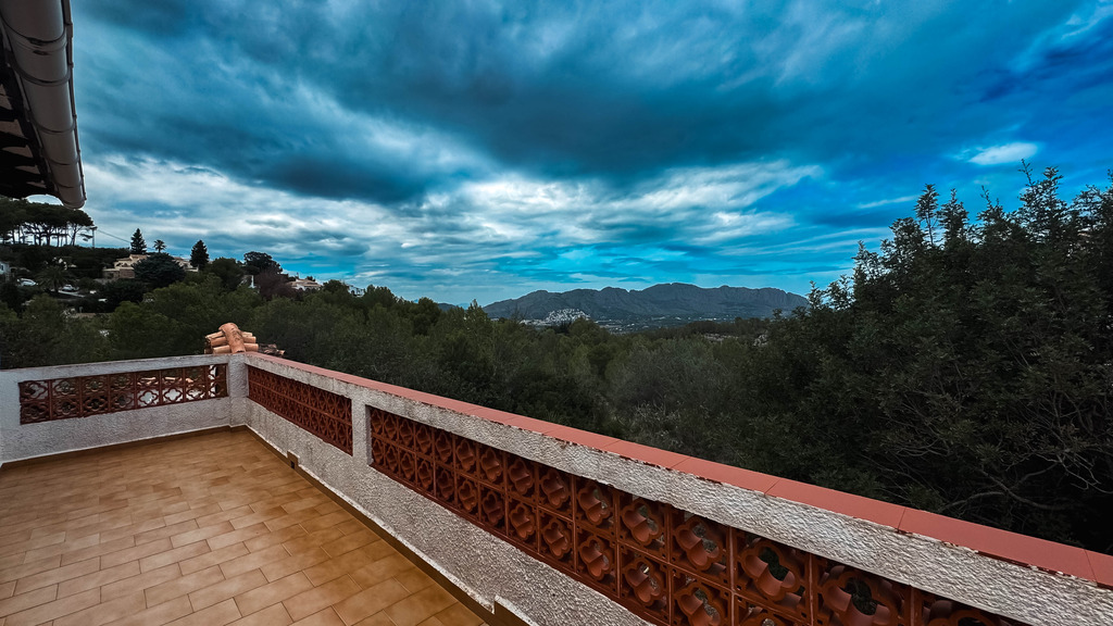 Vivir entre el mar y la montaña: chalet con encanto para reformar