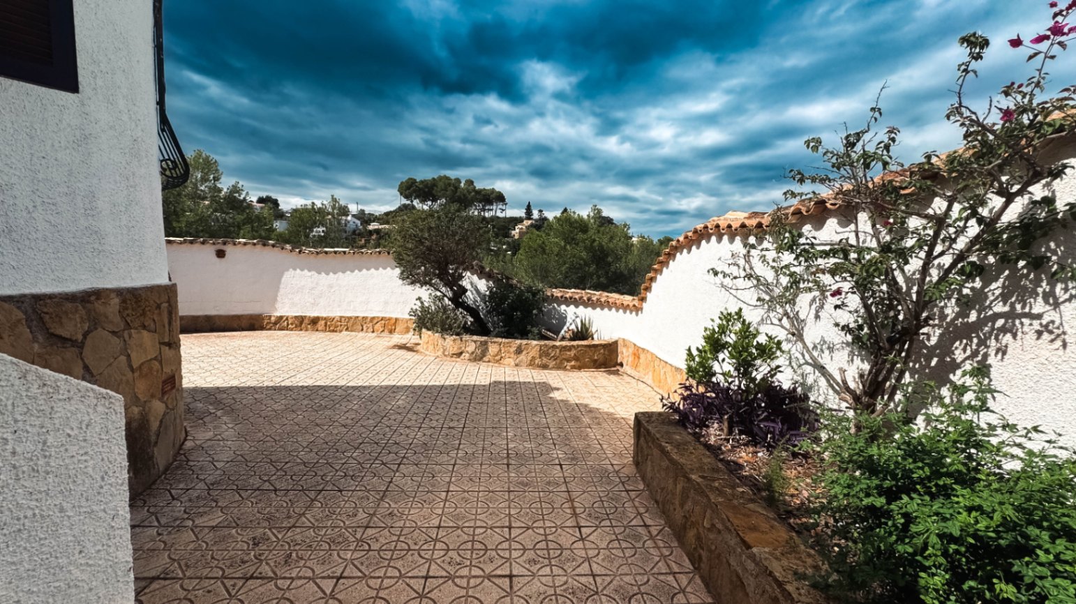 Vivir entre el mar y la montaña: chalet con encanto para reformar