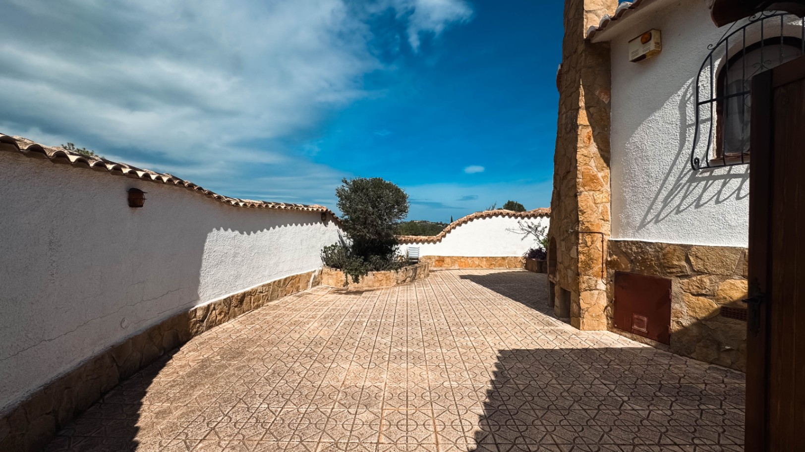 Vivir entre el mar y la montaña: chalet con encanto para reformar