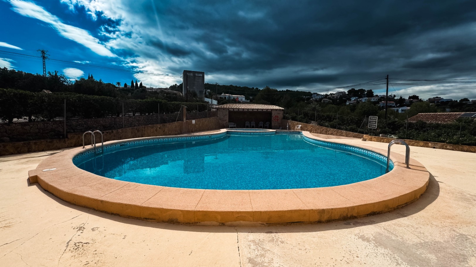 Vivir entre el mar y la montaña: chalet con encanto para reformar