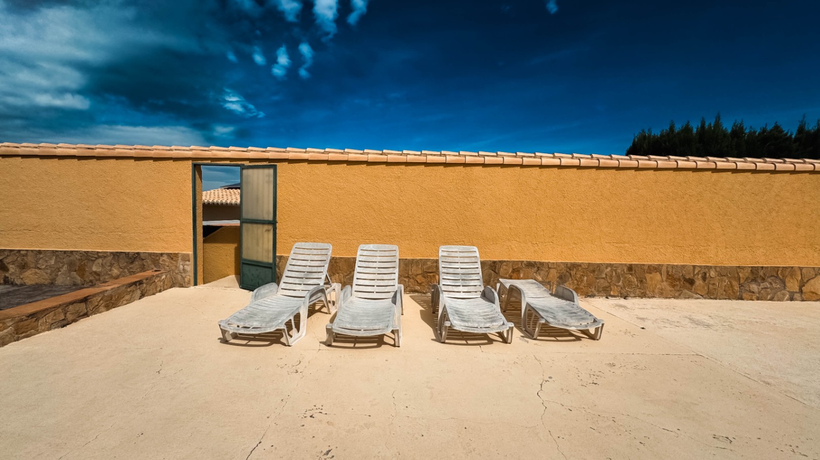 Vivir entre el mar y la montaña: chalet con encanto para reformar