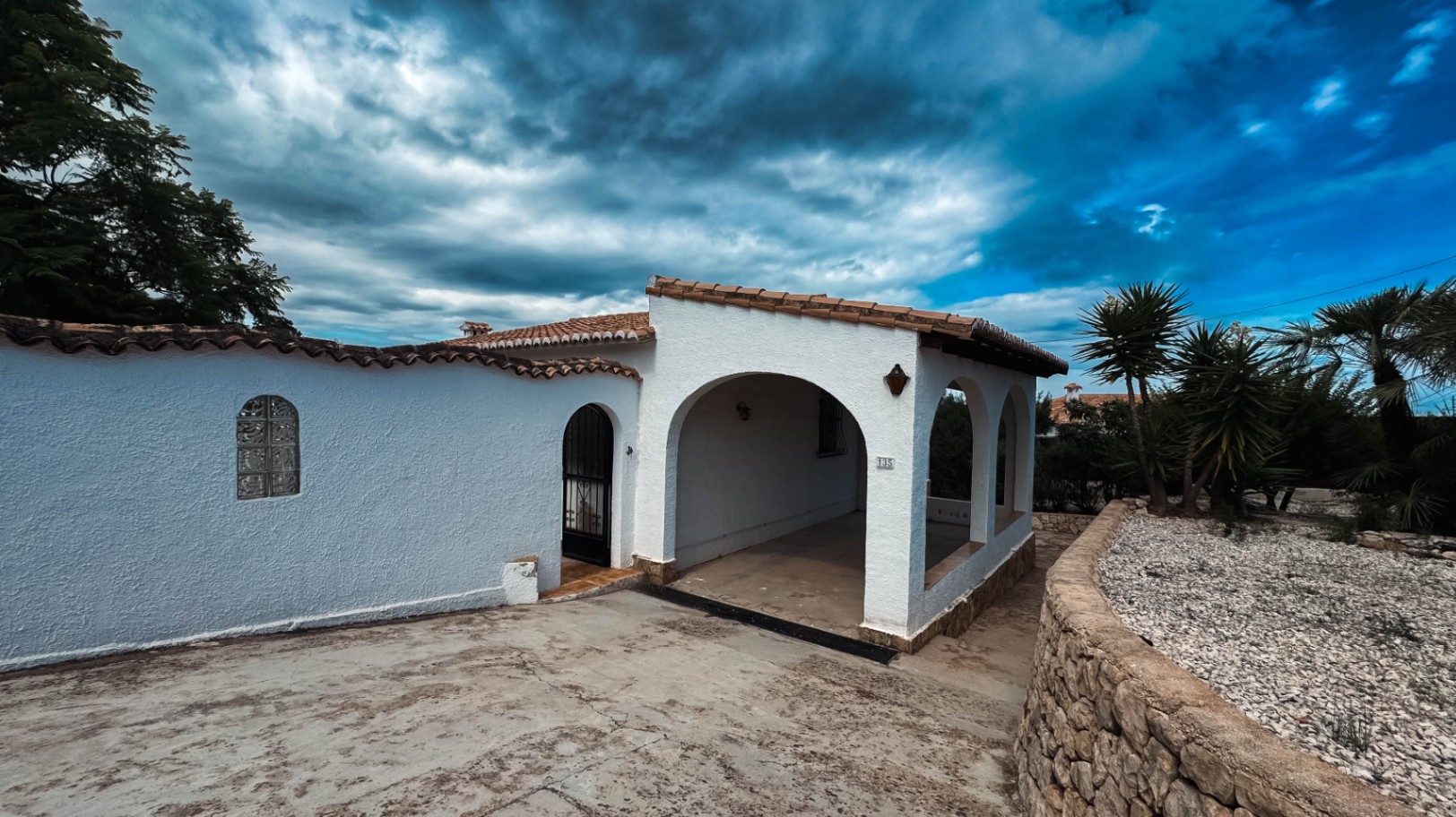 Vivir entre el mar y la montaña: chalet con encanto para reformar