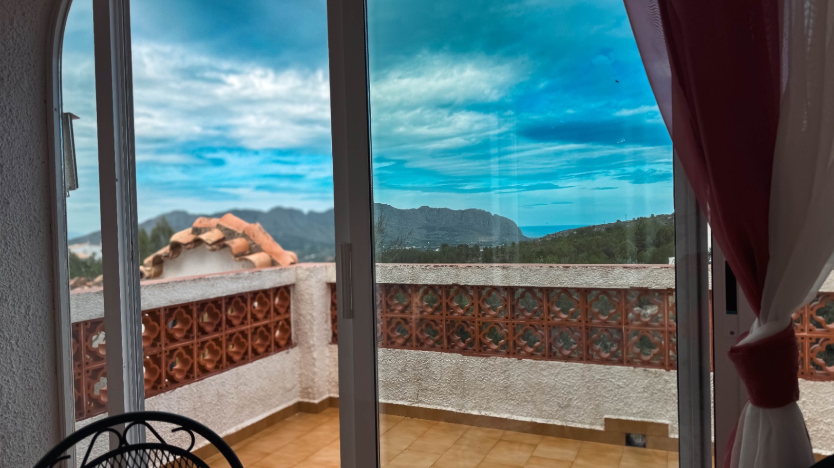 Vivir entre el mar y la montaña: chalet con encanto para reformar