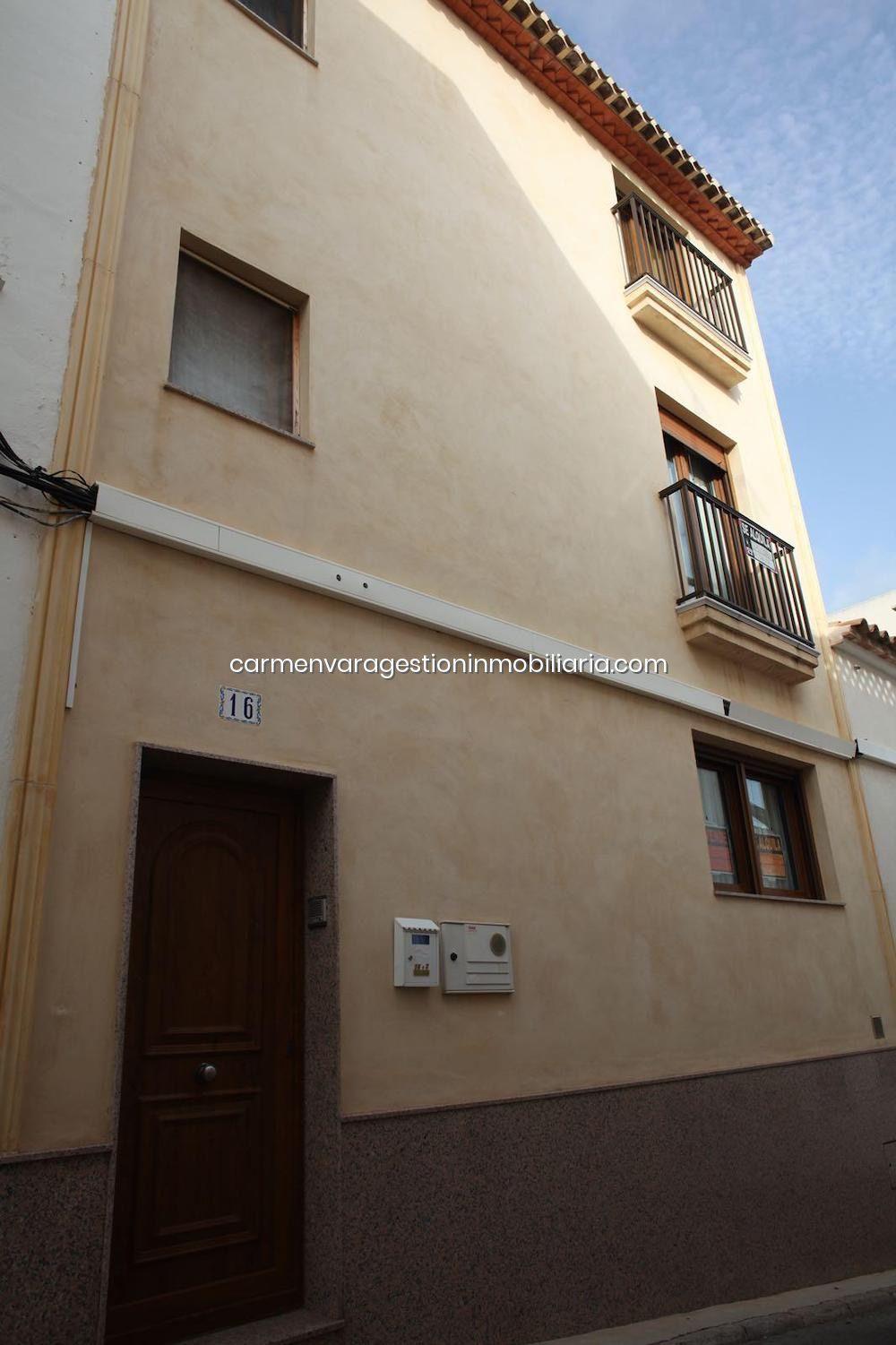 SALE OF TOWN HOUSE IN XABIA.