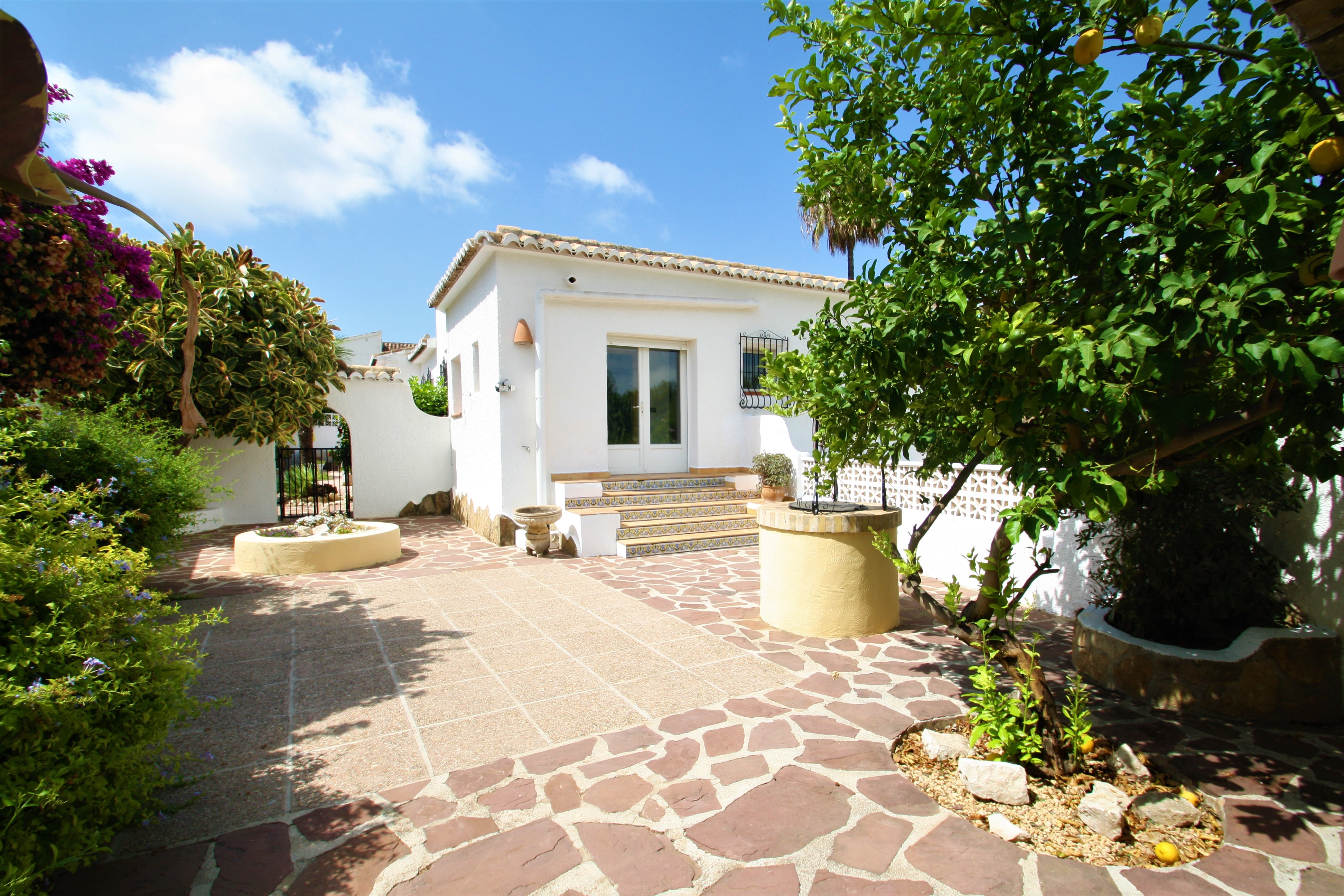VILLA TE KOOP IN BENITACHELL